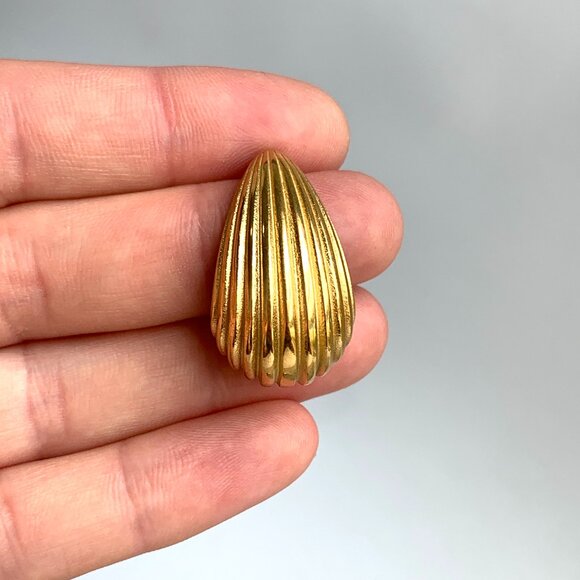 NEW ~ Anthropologie Amber Sceats Ribbed Hoop Gold Earrings - Picture 13 of 13